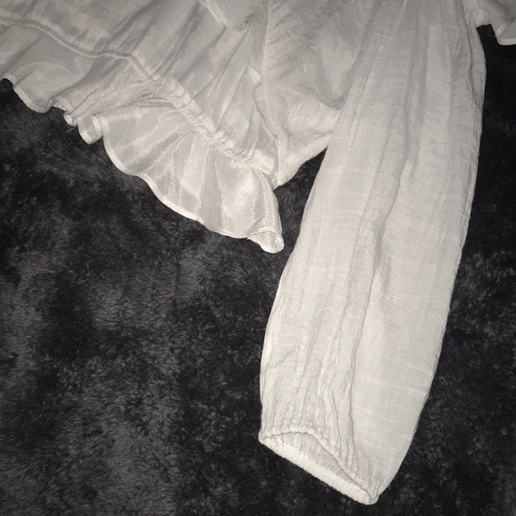 H&M Off the Shoulder Top - Picture 3 of 3